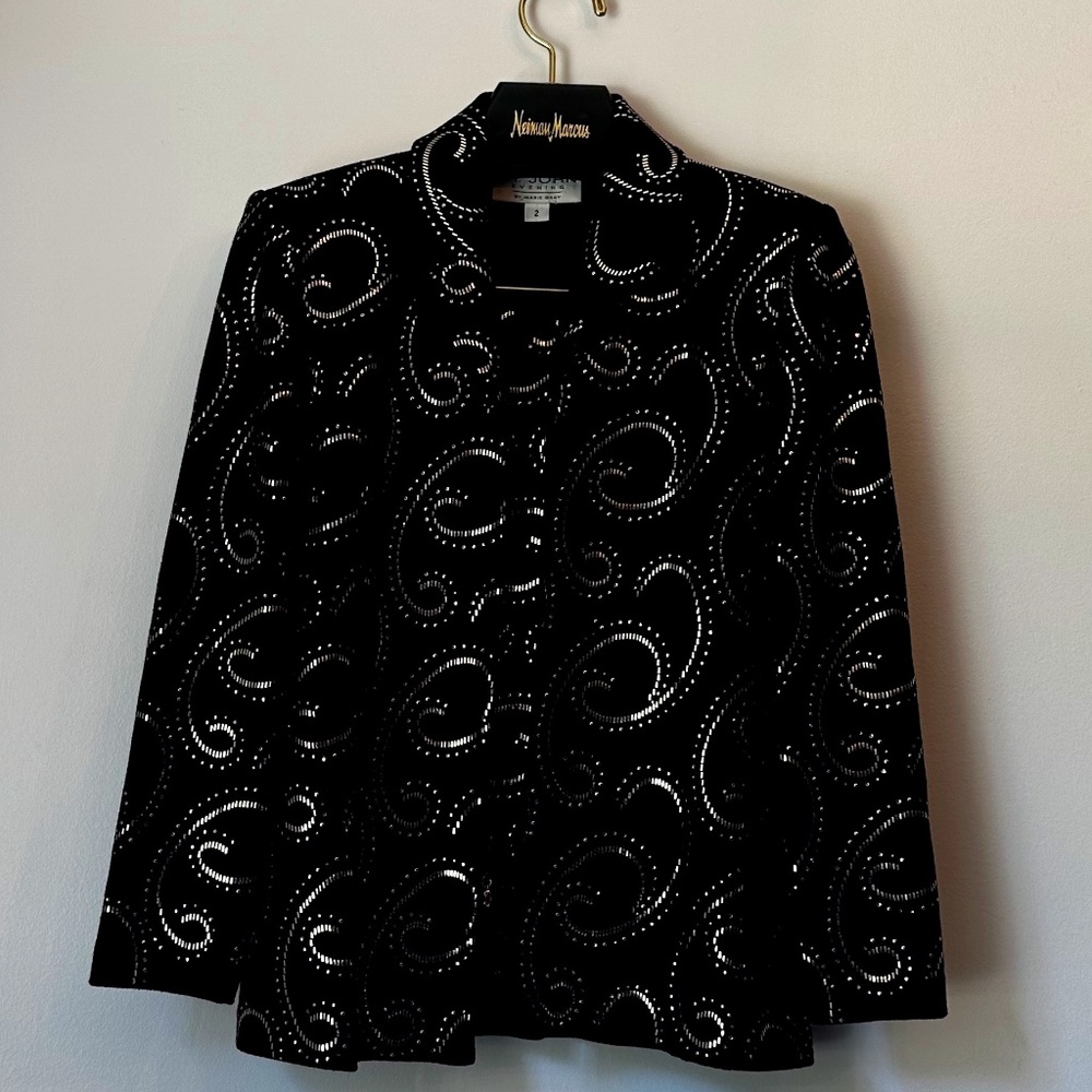 ST JOHN EVENING by Marie Gray  BLACK and GOLD, 2 piece suit